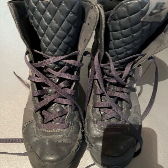 Extra high Nike tennis shoes - Picture 5 of 5